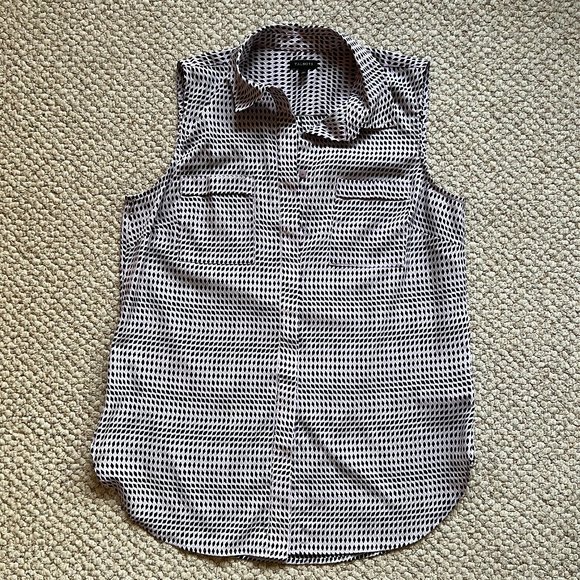 TALBOTS - Sleeveless Tunic Blouse - Geo Design -- Excellent Condition - Picture 6 of 9